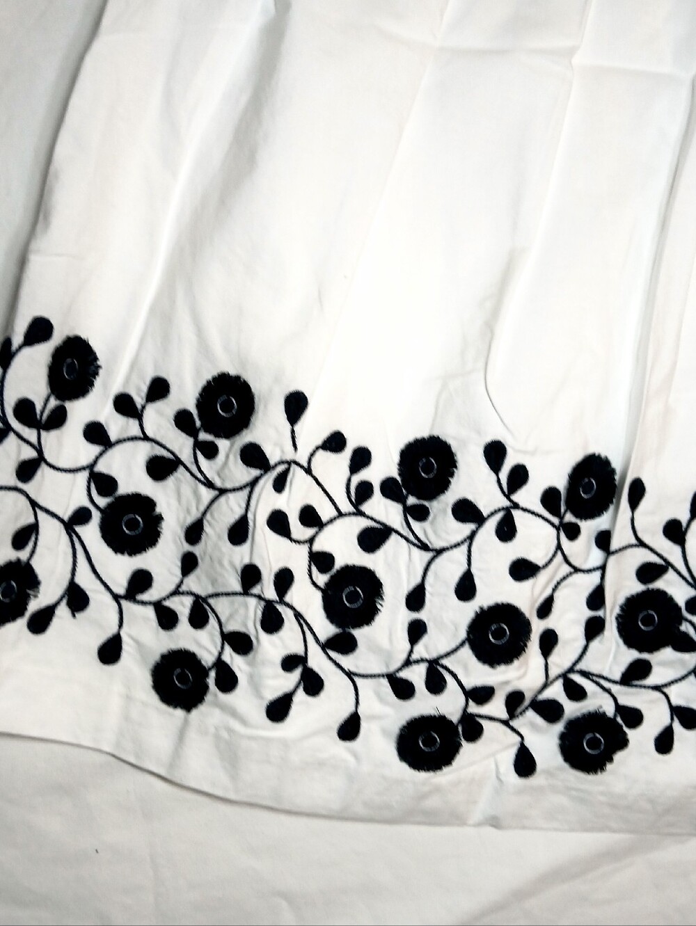 Talbots Size 6 Skirt Bell Pleated  Lined Side Slit and Zipper Black White Floral - Picture 4 of 13
